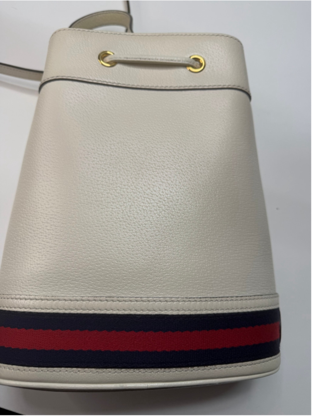 Women's Gucci Winter White Leather Bucket Bag, One Size - Picture 6 of 13